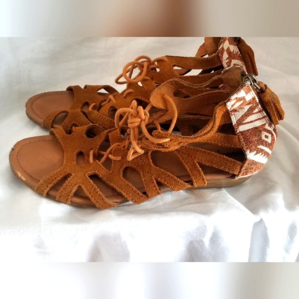 Minnetonka womens brown suede leather lace up sandal size 6 - Picture 2 of 7